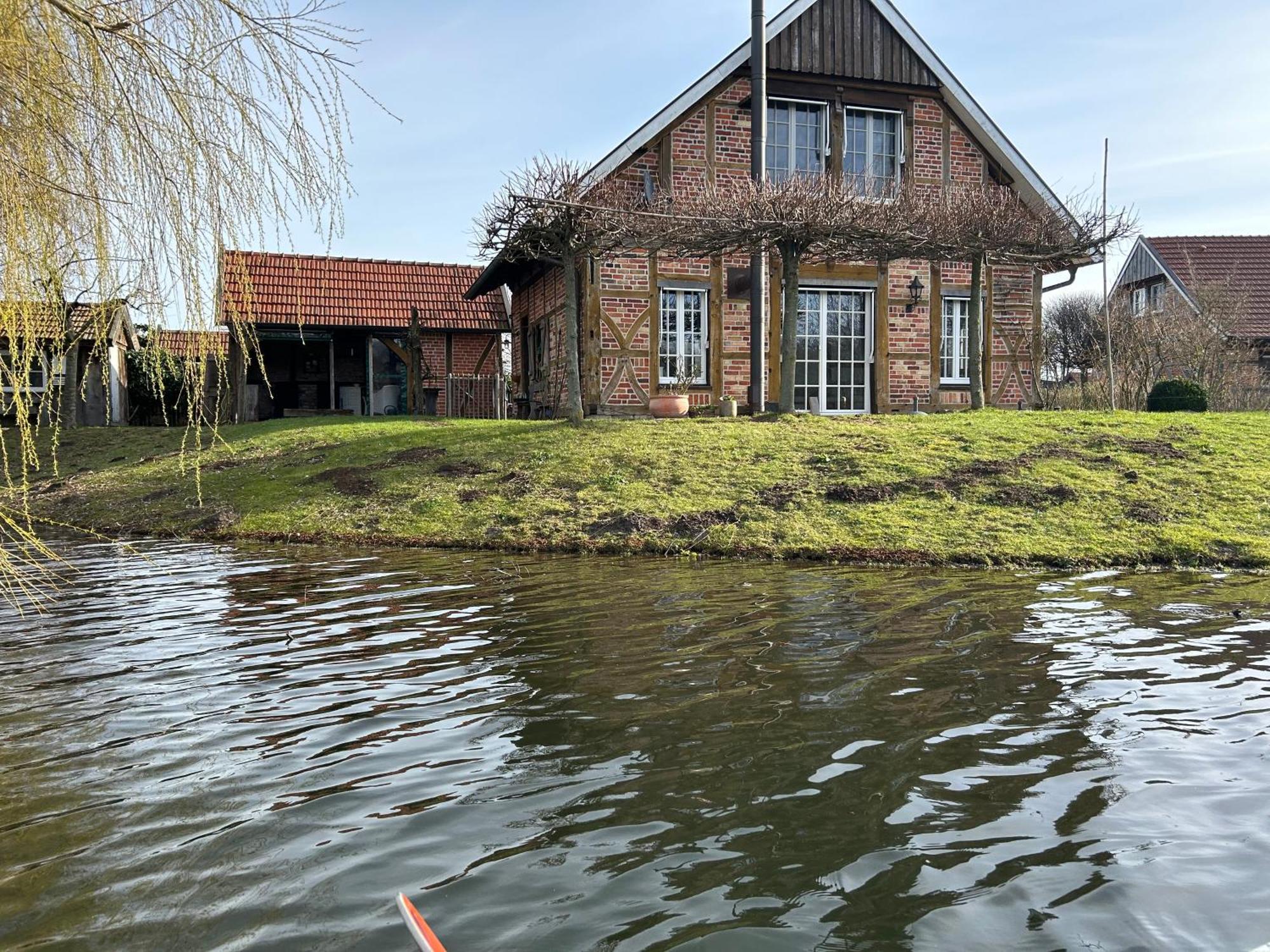 Gemuetliches Fachwerkhaus Am See Mit Kamin Warendorf Exterior photo