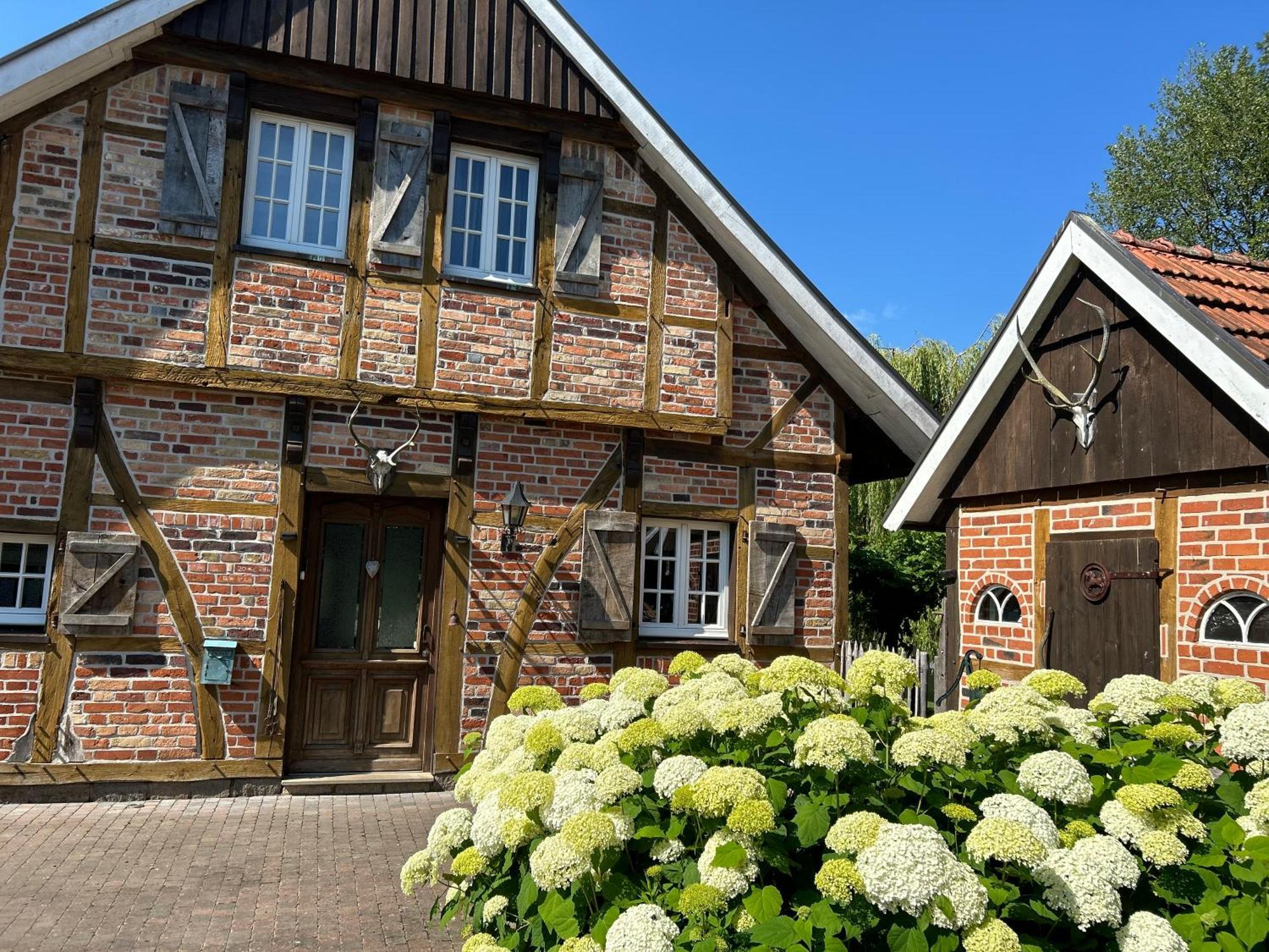 Gemuetliches Fachwerkhaus Am See Mit Kamin Warendorf Exterior photo
